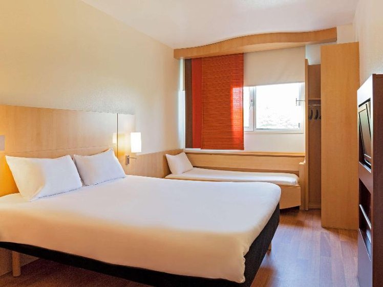 DOUBLE WITH DOUBLE BED Room