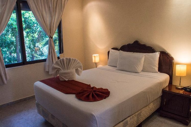 DOUBLE QUEEN SIZE BED Room