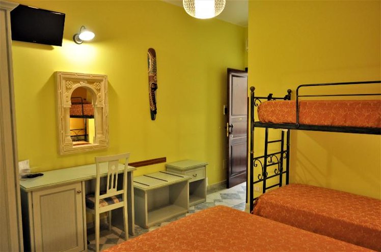 QUADRUPLE STANDARD Room