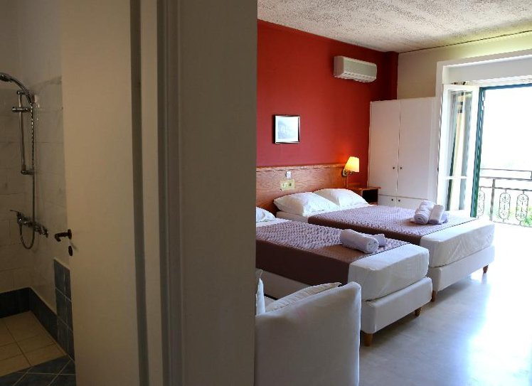 TRIPLE STANDARD Room
