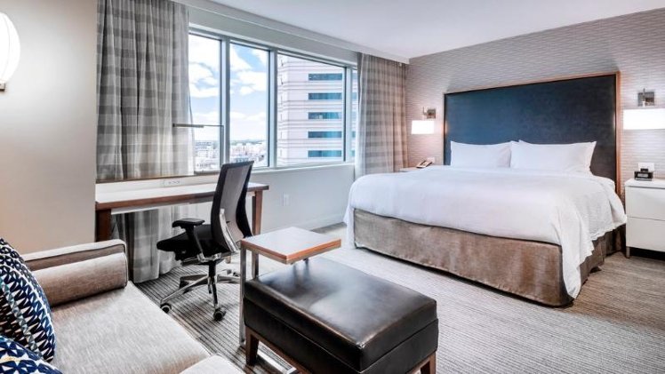 STUDIO KING SIZE BED Room