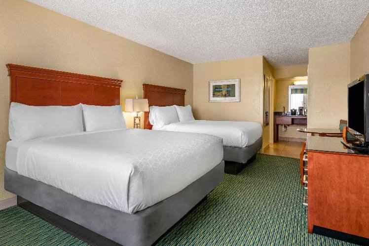 DOUBLE TWO QUEEN BEDS Room