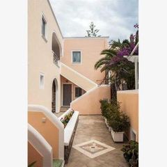 Mary Studios & Apartments