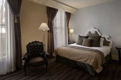 Alexis Hotel