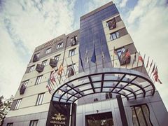 Ambassador Plaza Hotel