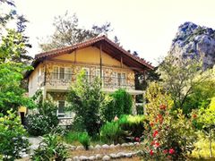 Dionysos Lodge