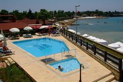 Side Beach Club