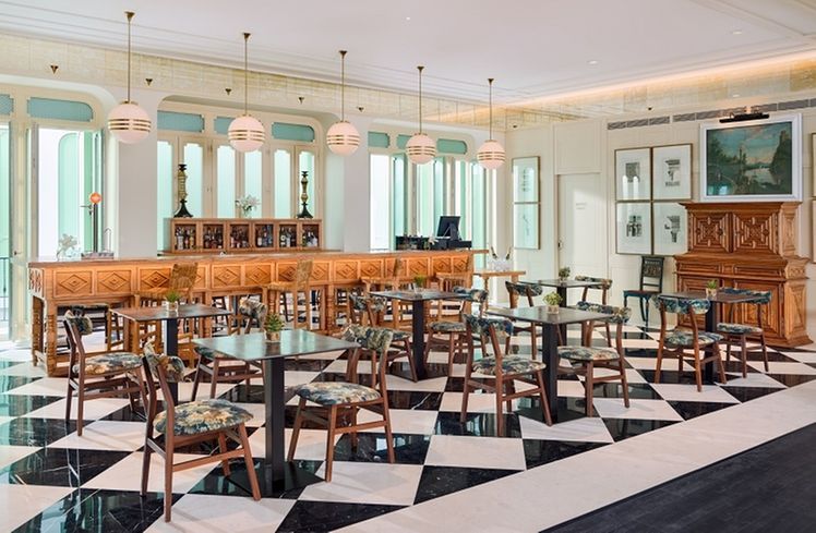 Lobby bar