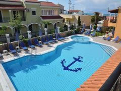 Makis Studios & Apartments